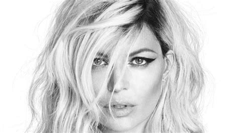 fergie topless|Singer Fergie strips totally naked before for sizzling new album。